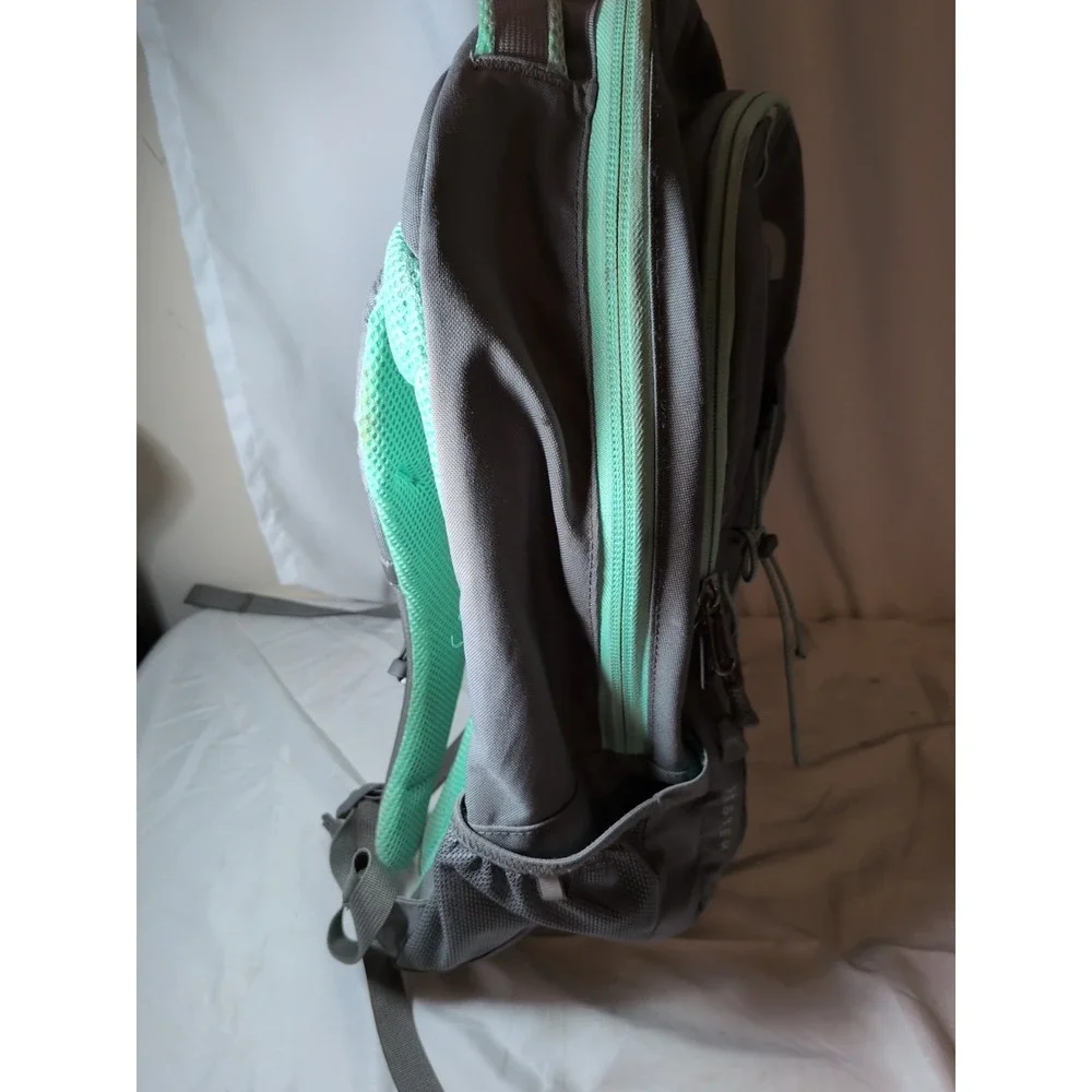 The North Face Jester Backpack Seafoam & Gray Travel Book Bag